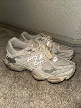New Balance 9060 Women's Cream and Light Grey Chunky Sneaker